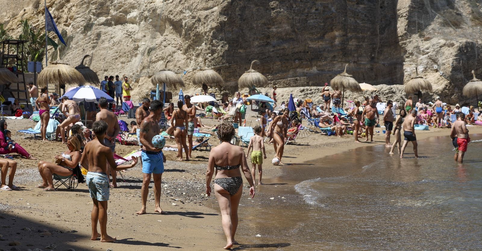 2 1 Cientos de personas se suman al ‘domingueo’ en Melilla