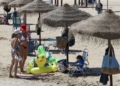 2 2 Cientos de personas se suman al ‘domingueo’ en Melilla