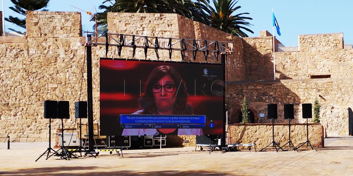 7 1 La Plaza de las Culturas se prepara para una noche de fútbol