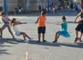 Captura de pantalla 2024 07 12 a las 22.39.23 copia recorte Bonnemaison visita el segundo taller de inglés de Educa Verano con 110 niños beneficiarios