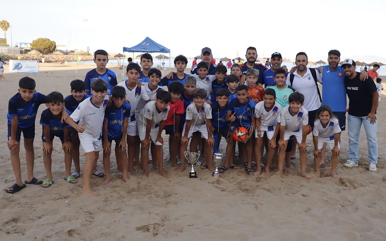 FINALISTAS JUNTOS La Peña Real Madrid vence a La Salle en la final del autonómico alevín de fútbol playa