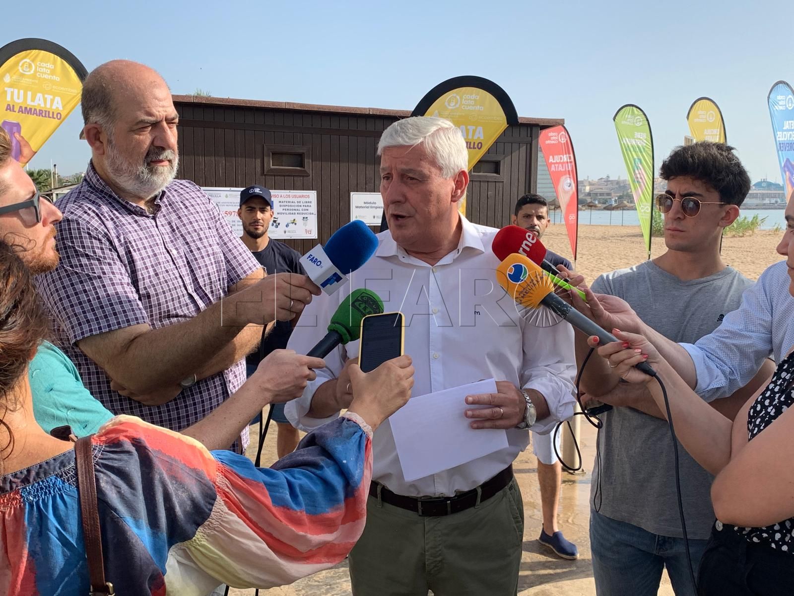 Foto video 1 reciclaje ploayero Medio Ambiente presenta la campaña de reciclaje playero 'Cada lata cuenta'