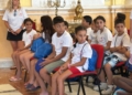 WhatsApp Image 2024 07 10 at 10.35.49 1 Unos 50 niños de las colonias de Cáritas visitan la Asamblea