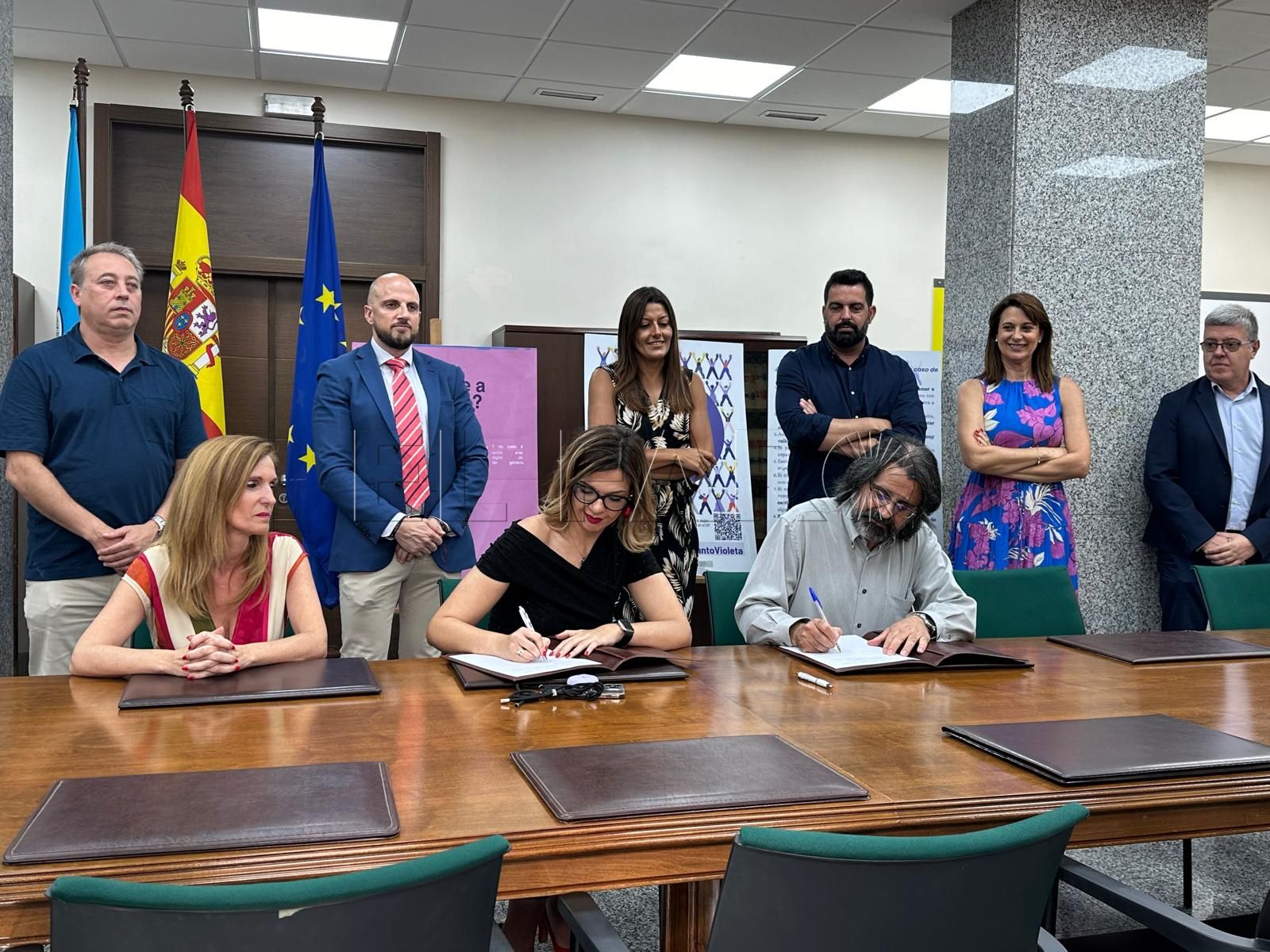 WhatsApp Image 2024 07 17 at 13.23.15 Delegación firma nuevos protocolos para extender el punto violeta por Melilla