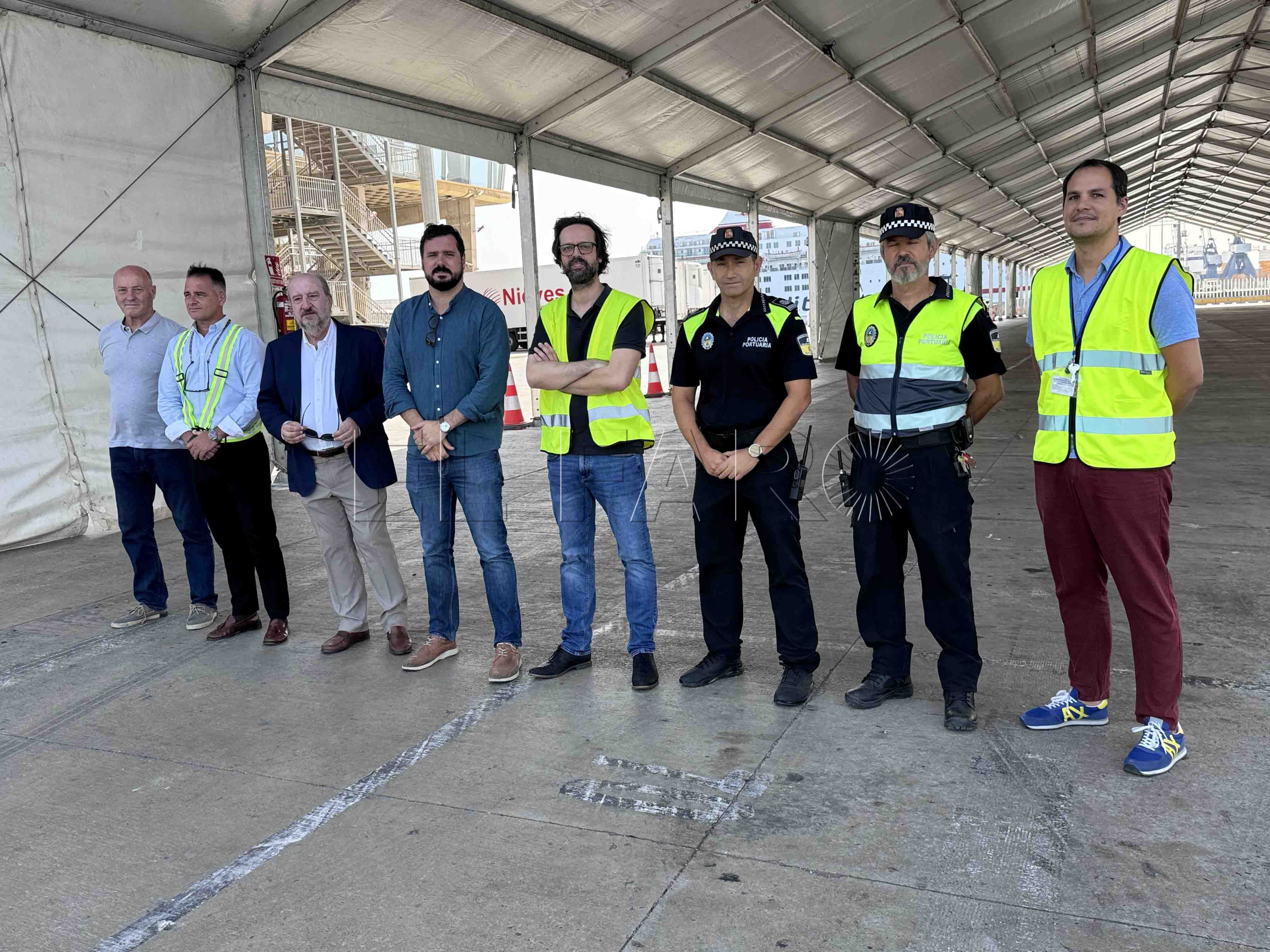Instalada la carpa en el puerto para el embarque de la OPE