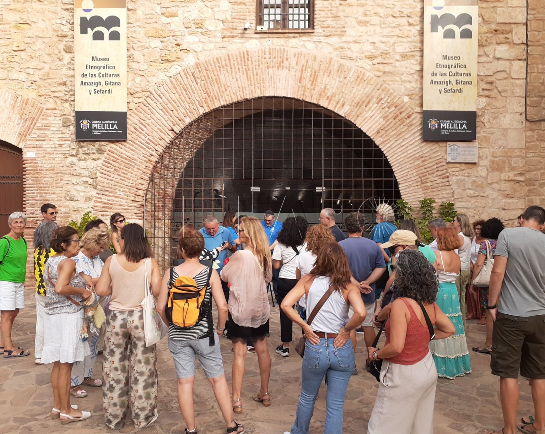 15 01 Comienza la ruta sefardí desde la puerta del museo ubicado en Melilla la Vieja