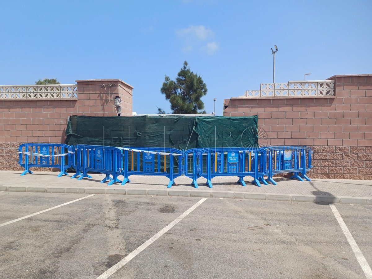 7187d85c 6202 407a bf54 e4316af575c2 e1724859181349 La Protectora de Animales aún mantiene los destrozos por el accidente del pasado fin de semana