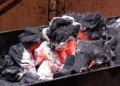 Clip 13 Seleccionar la pieza de carne, un rico adobado y unos cuatro minutos en el anafre, secreto de unos buenos pinchitos