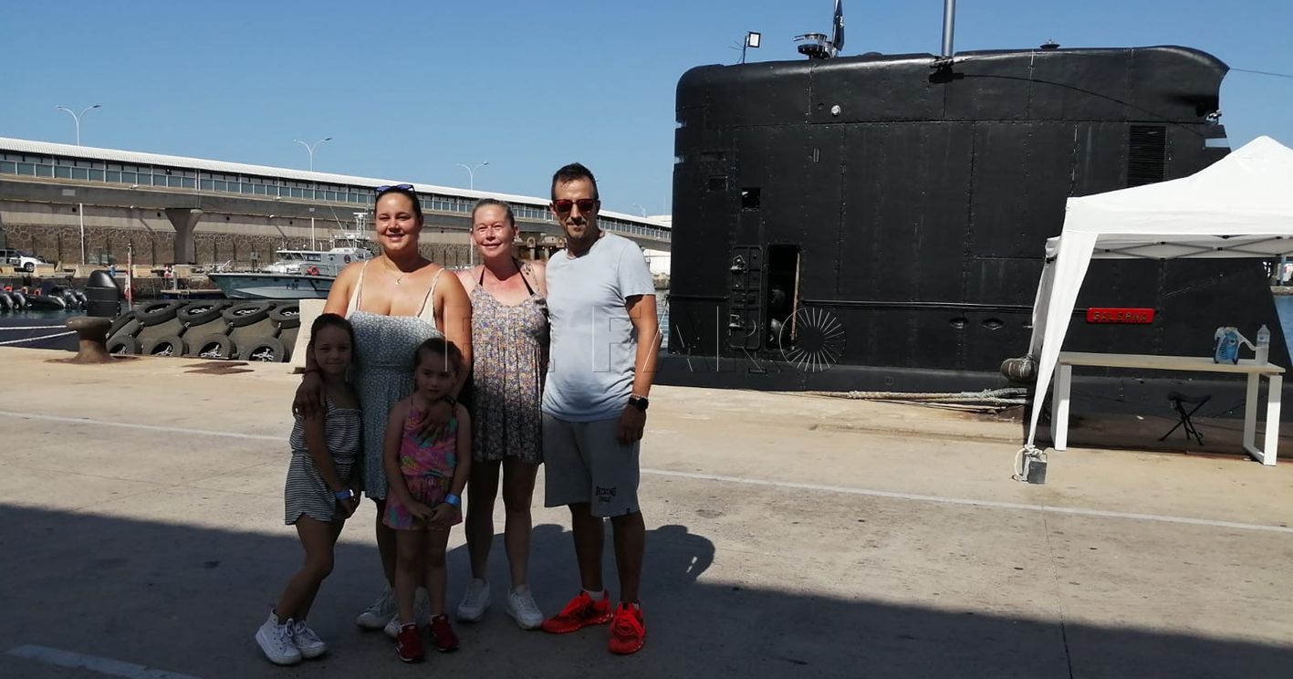WhatsApp Image 2024 08 03 at 17.53.25 3 recorte Centenares de ciudadanos disfrutan de la visita al submarino Galerna en el Puerto de Melilla