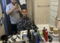 abdel y eric garcia Abdel, el peluquero que corta y peina a España: "Me piden cortes modernos"