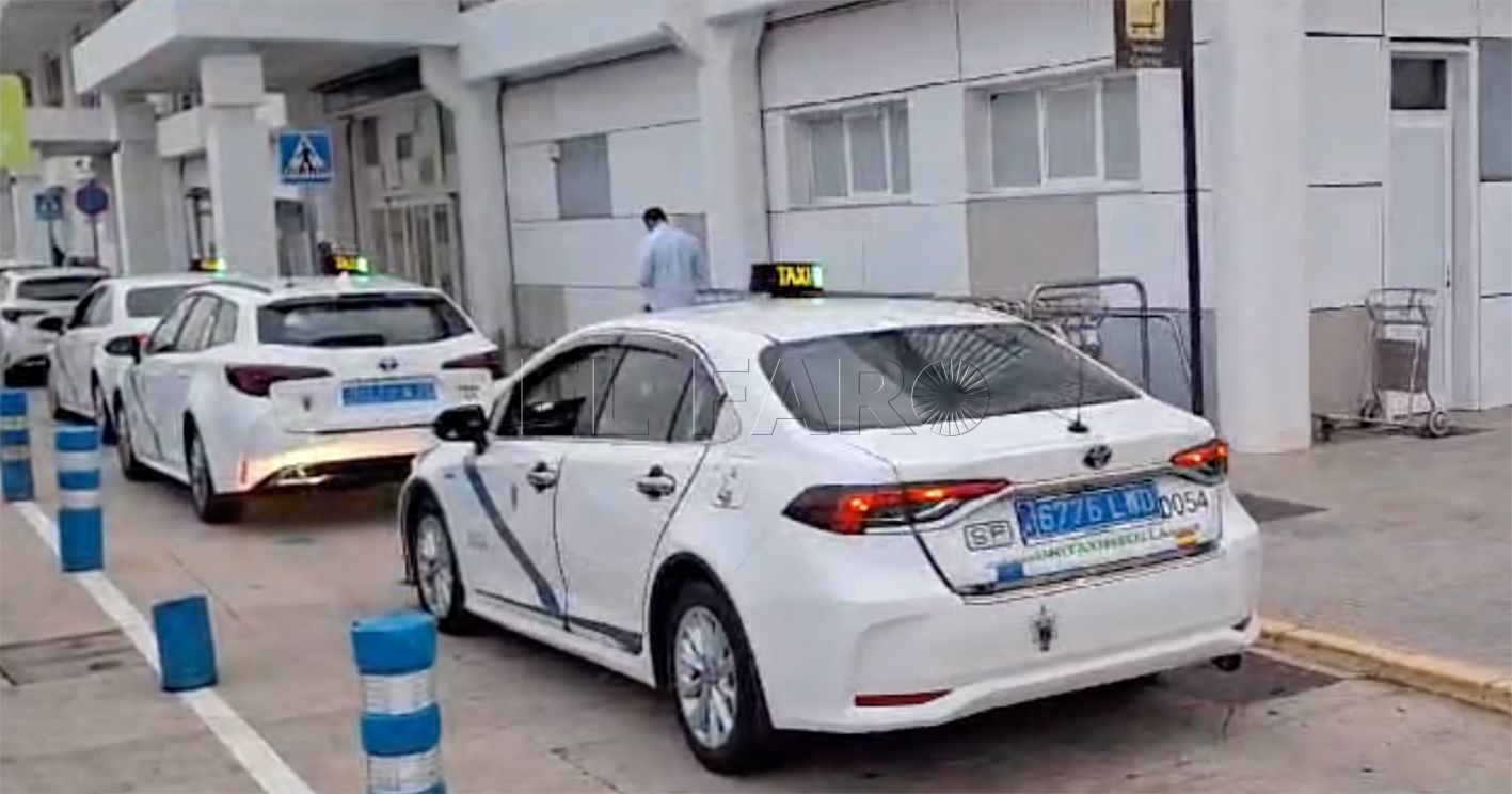 taxis aeropuerto recorte 1 La Ciudad descarta por ahora poner una línea de autobús al Puerto y al aeropuerto