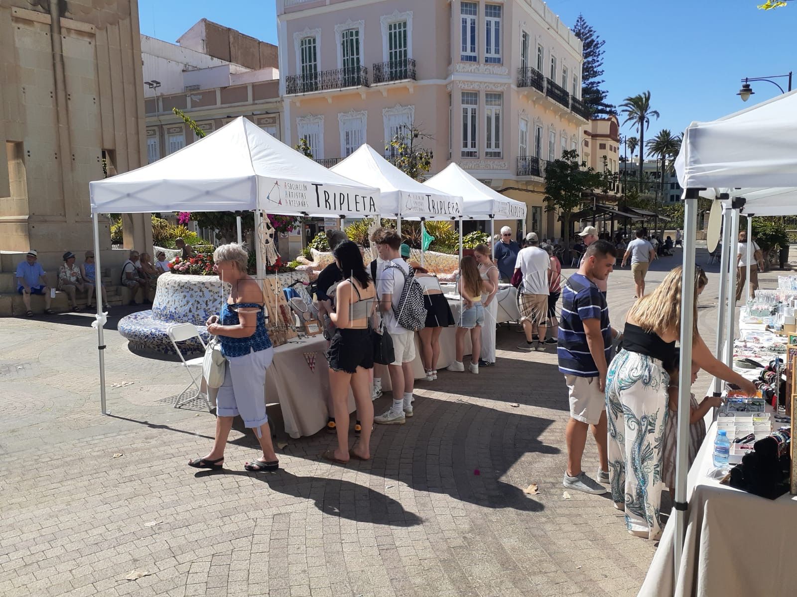 turistas tripleta El turismo contribuye a revitalizar Melilla