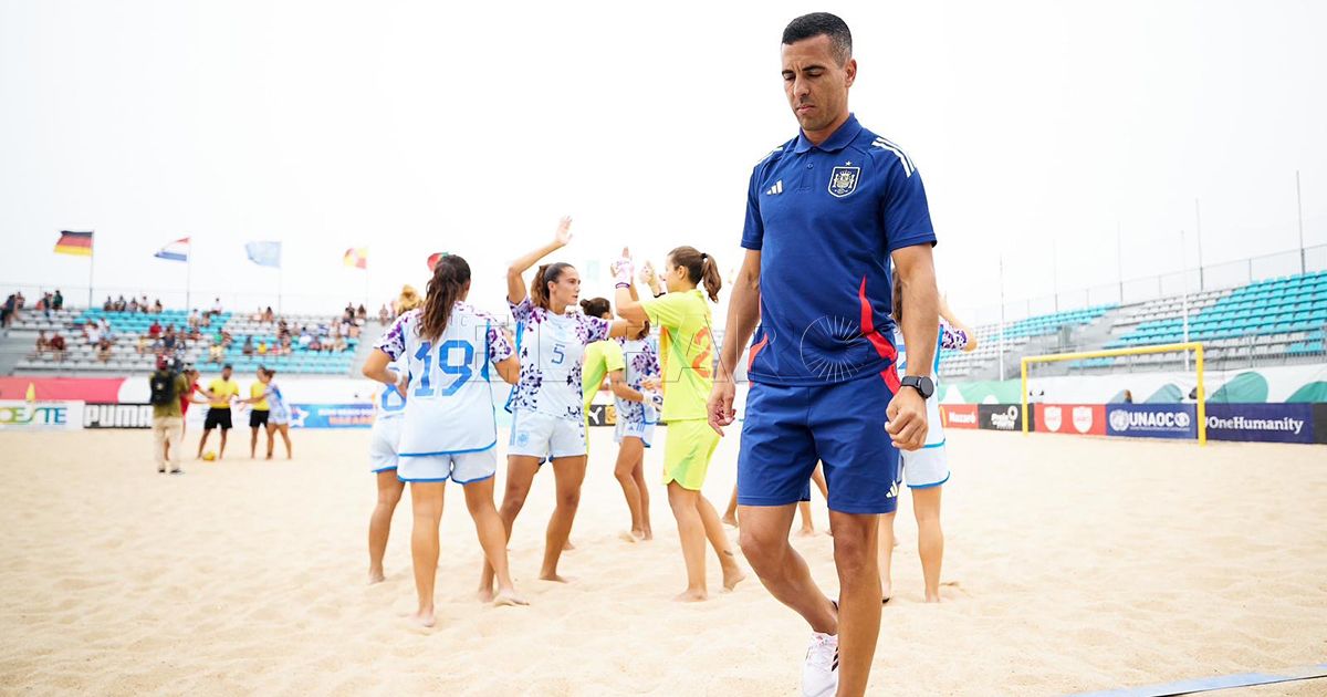 111 España ‘barre’ en la fase de grupos del Europeo de fútbol playa femenino