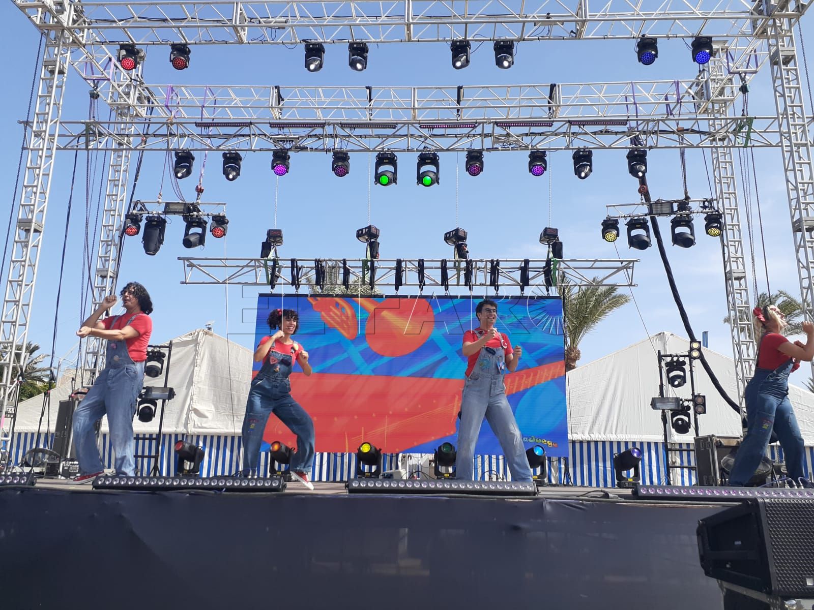 Cantajuegos Cantajuegos maravilla a los niños con sus canciones en el último día de Feria