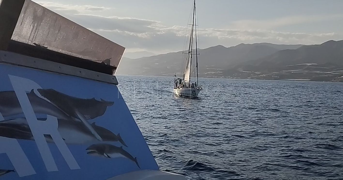 El Diosa Maat y la Blancazul recorte El diosa Maat y las rosas en el mar