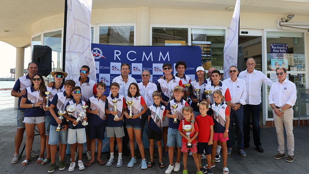FOTO PREMIADOS El Real Club Marítimo entrega los trofeos de sus actividades de Feria 2024