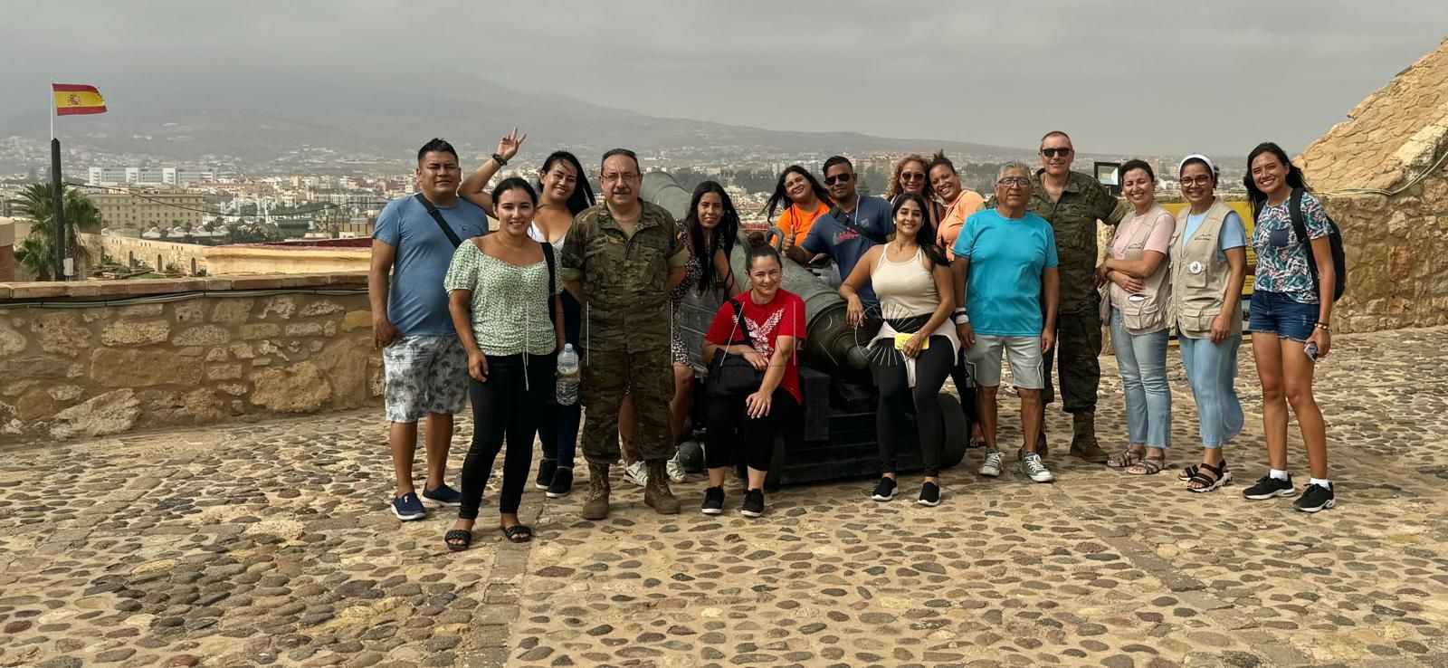 Foto Residentes en el CETI visitan el Museo Militar