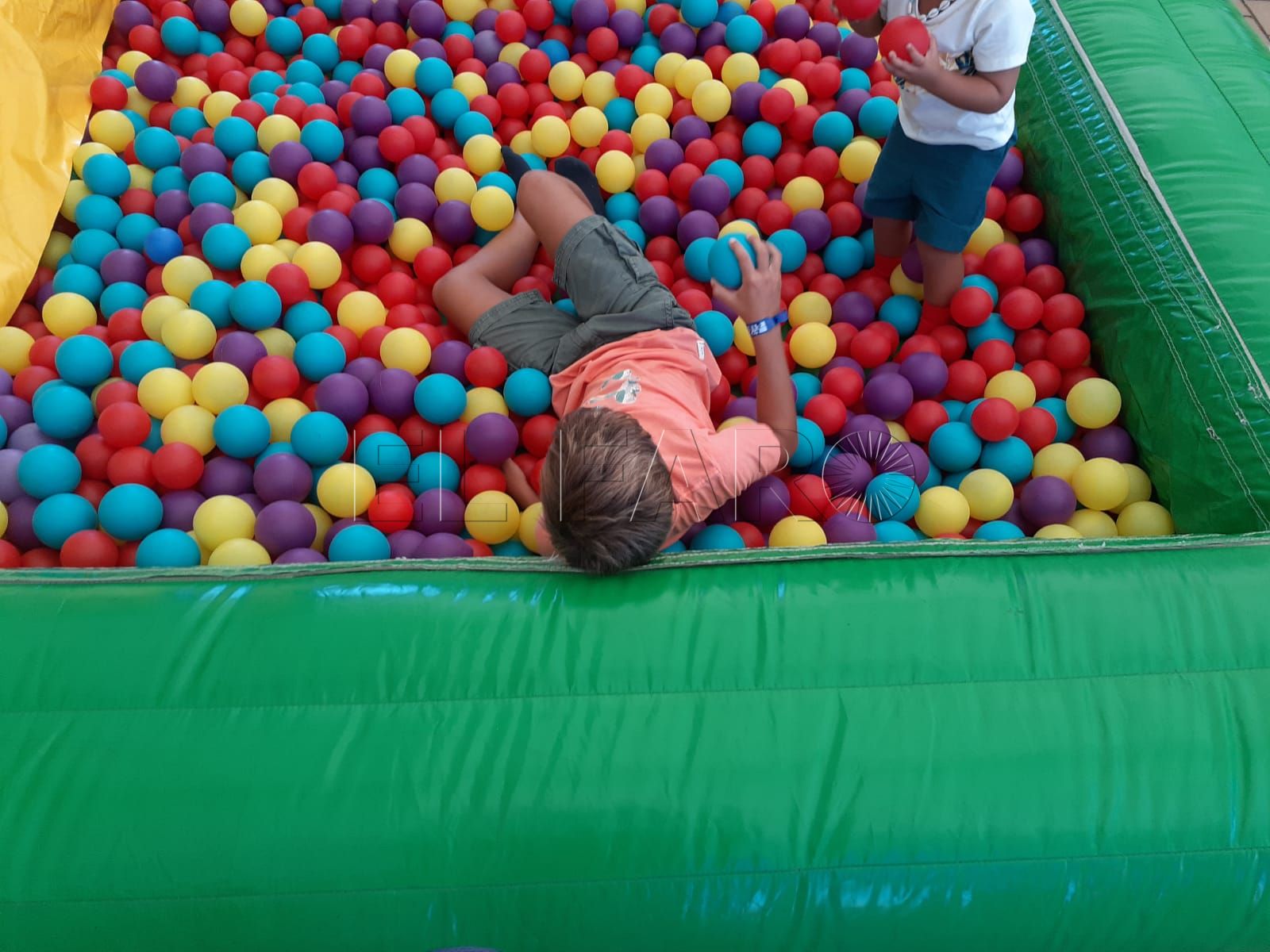 Ninos 1 La caseta infantil tiene un gran éxito en la Feria por los servicios a la ciudadanía