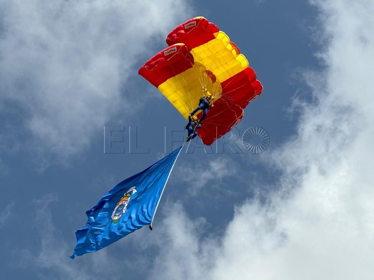 PHOTO 2024 09 17 15 27 55 e1726579800270 La PAPEA despliega sus habilidades en el cielo de Melilla en su día grande