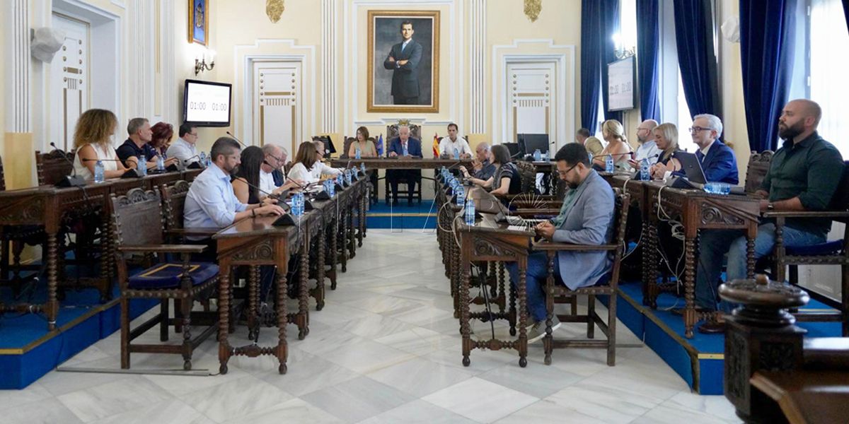 Pleno Guay El pleno de la Asamblea ratifica la entrega de las Medallas de Oro