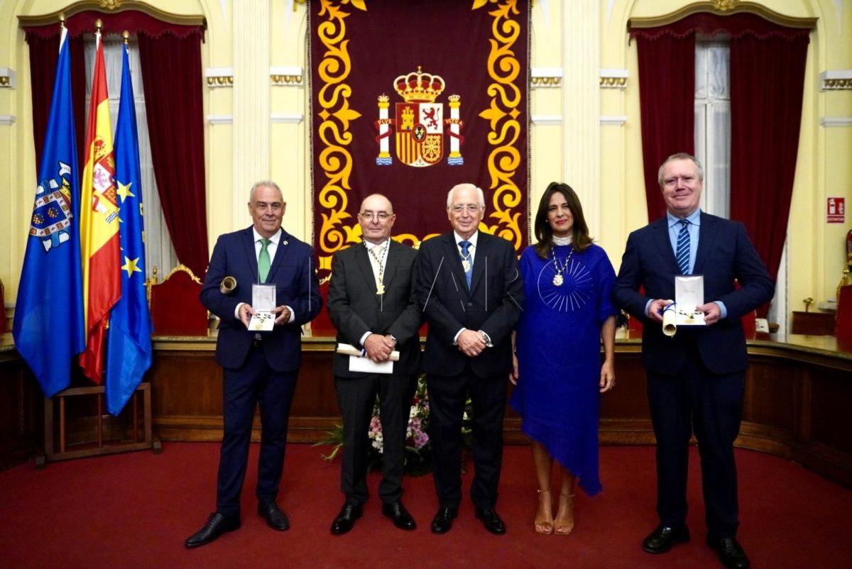 WhatsApp Image 2024 09 16 at 22.22.13 e1726519444743 La Ciudad hace entrega de sus Medallas de Oro a la AECC, Enrique Remartínez y el Observatorio de Ceuta y Melilla