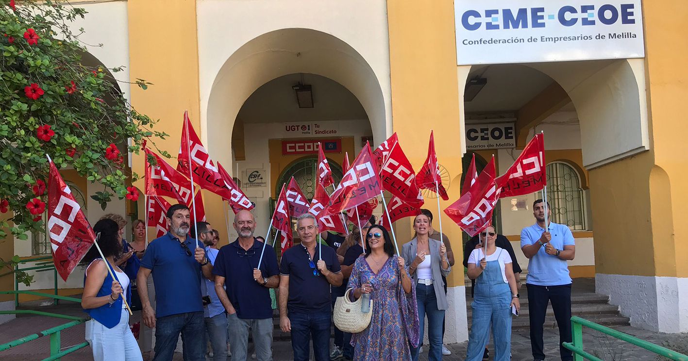 concentracion ccoo recorte CCOO exige la reducción de la jornada laboral a 37,5 horas semanales