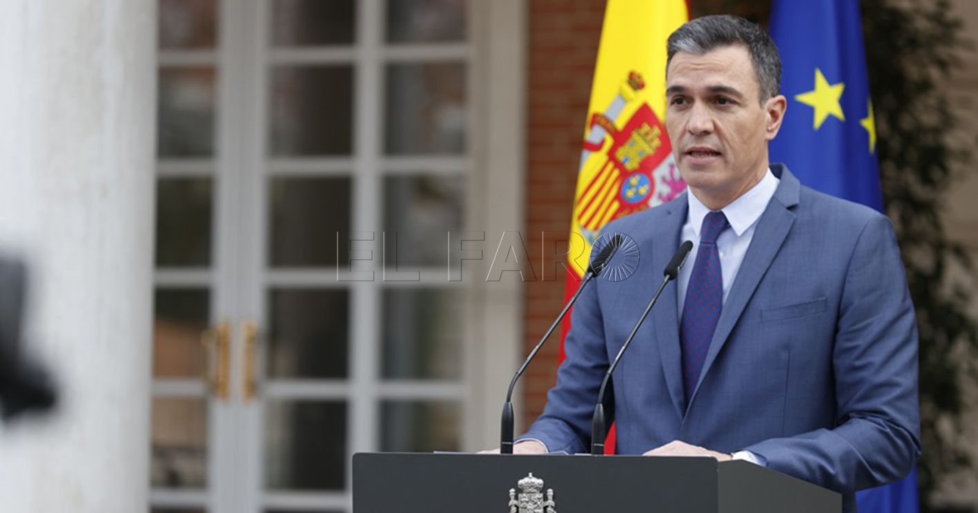 MADRID, 24/02/2022.- El presidente del Gobierno, Pedro Sánchez, realiza una declaración institucional en el Palacio de La Moncloa, tras participar este jueves en una reunión del Consejo de Seguridad Nacional celebrada en el Palacio de la Zarzuela, y presidida por el rey, tras la operación militar que Rusia ha lanzado en la madrugada de este jueves contra Ucrania. EFE/ Javier Lizon