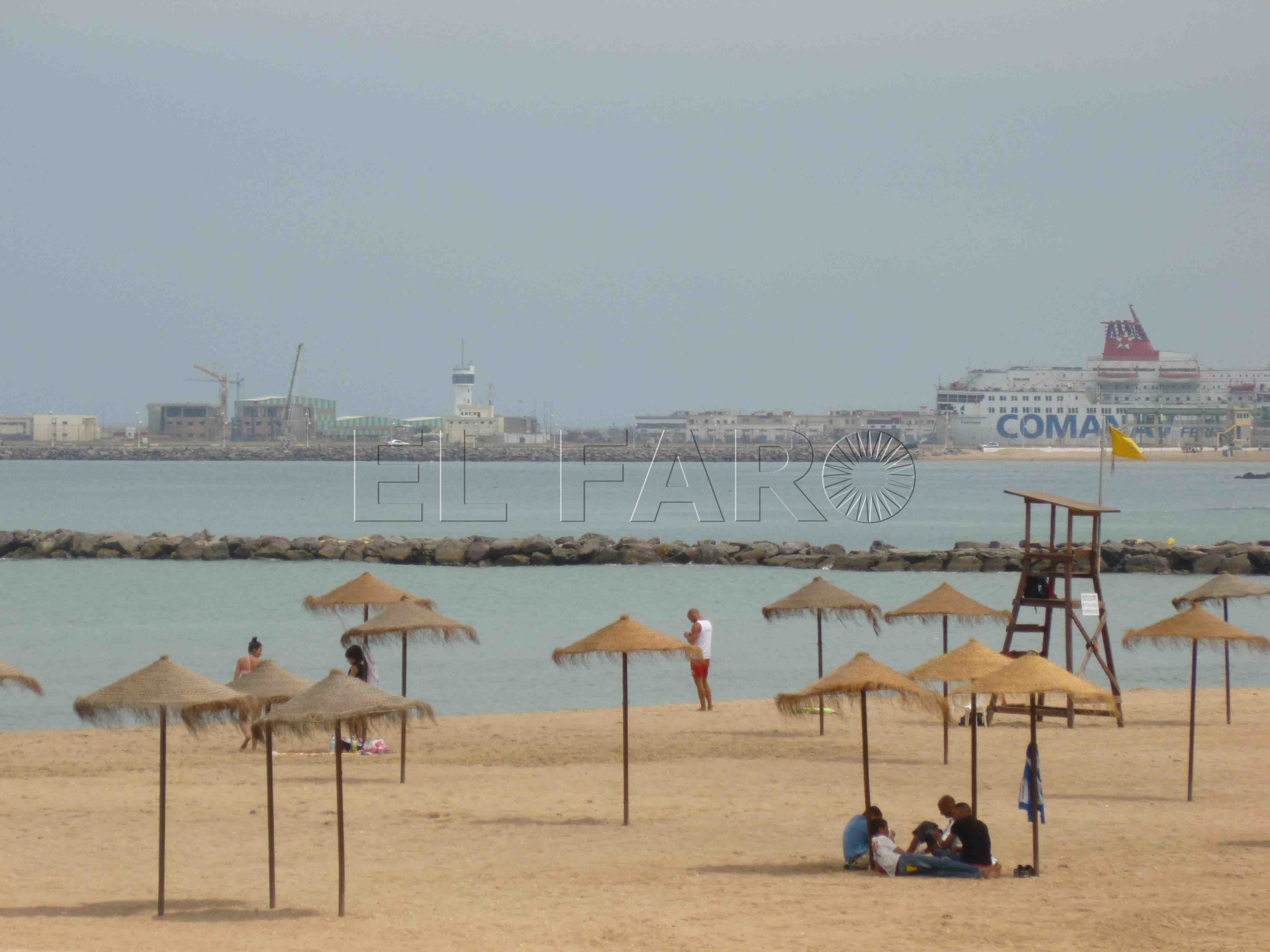 playam Entran a Melilla dos migrantes irregulares en una moto de agua