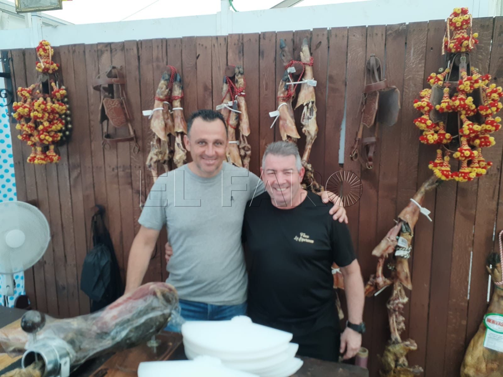 willy y su amigo A la Caseta del Industrial le ha ido bastante bien en la Feria de Melilla