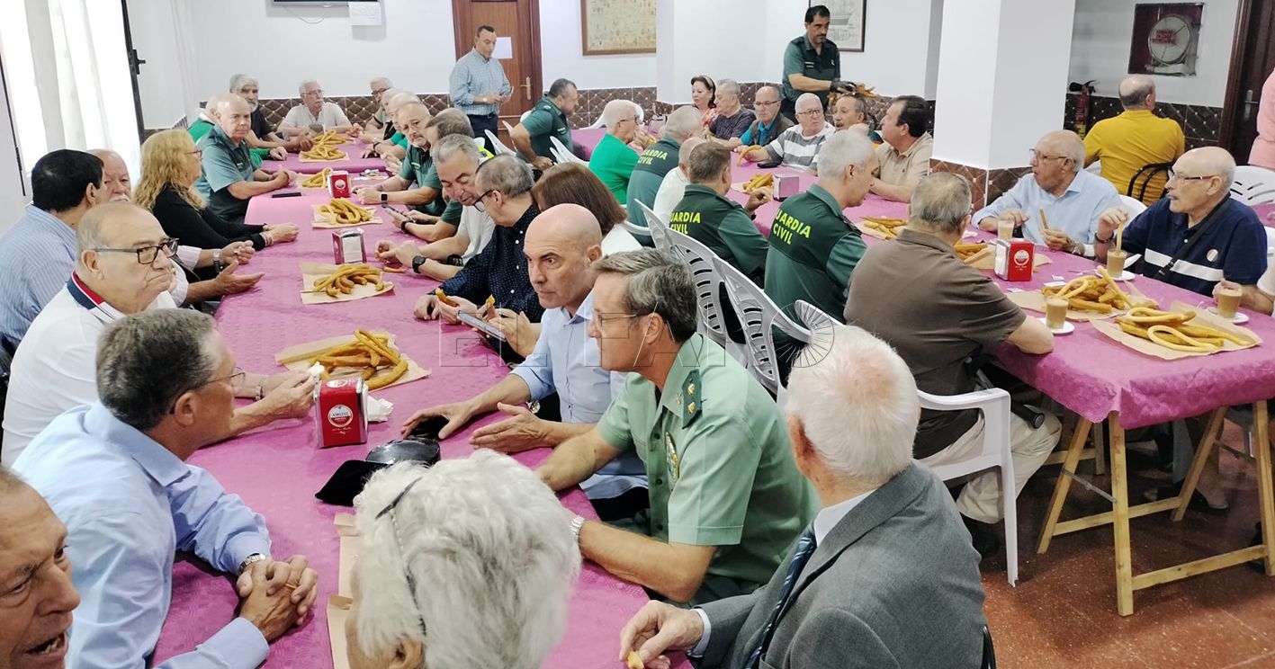 02 Desayuno veterano recorte La Guardia Civil celebra con los veteranos un desayuno de hermandad