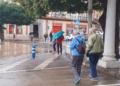 03c688c5 ea40 45af b6e8 f2dcbecd1100 La lluvia no desluce la visita a Melilla de los 717 viajeros del buque Amera