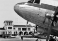 10 0 ANTIGUO AEROPUERTO MALAGA Sesenta y cinco aniversario del viaje de novios en un Douglas DC-3 de Iberia