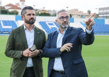 24D 3 El consejero Miguel Ángel Fernández visita el nuevo terreno de juego