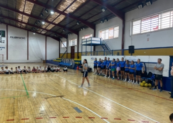 26D 2 La plantilla del MCD CD La Salle hace las delicias de los alumnos del CEIP Real