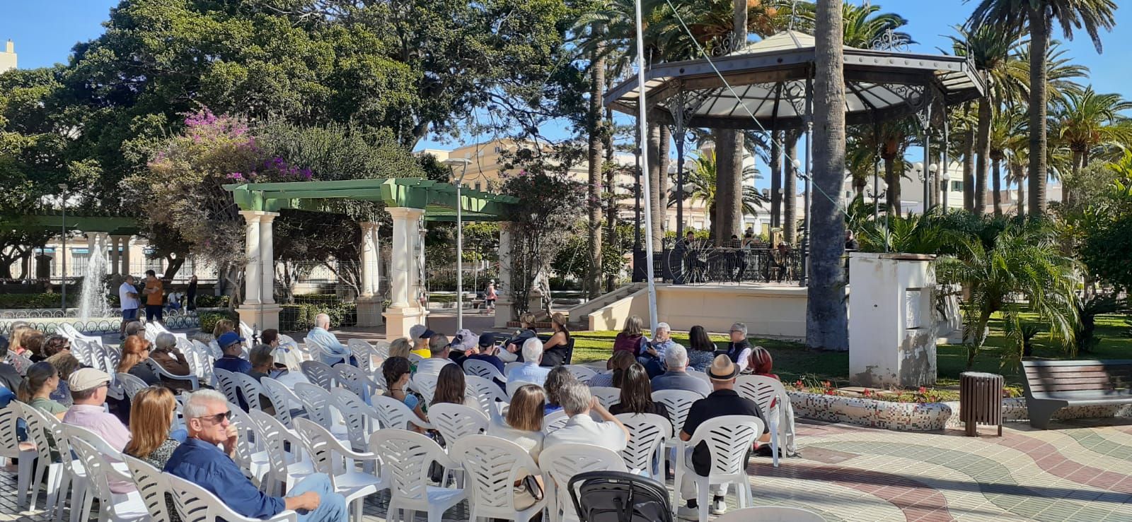 Concierto 1 El quinteto de cámara 'Bebrás' interpretó piezas clásicas en el Parque Hernández