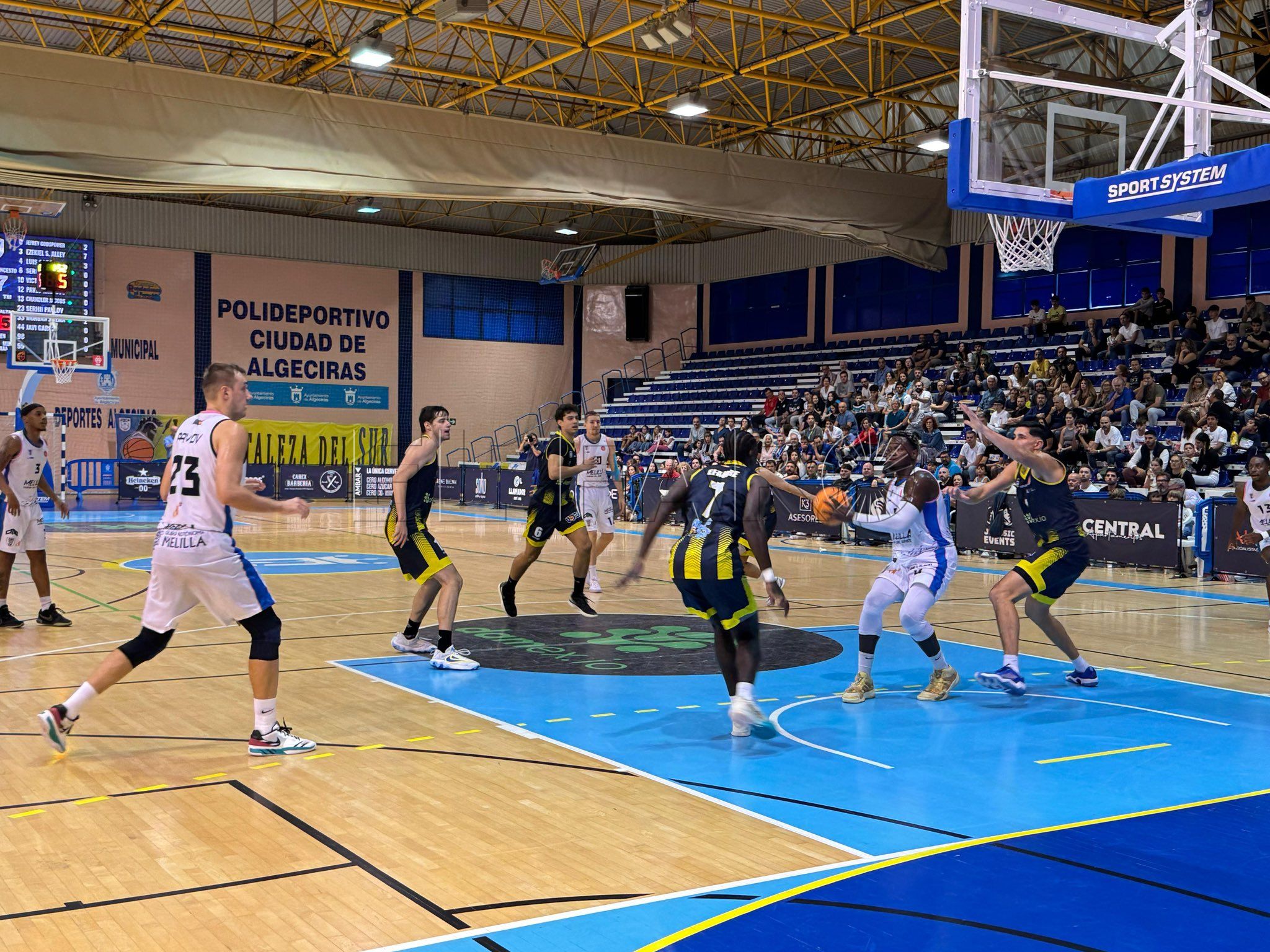 GZuO2tAXIAUI9W4 Partido de titanes en la Segunda FEB