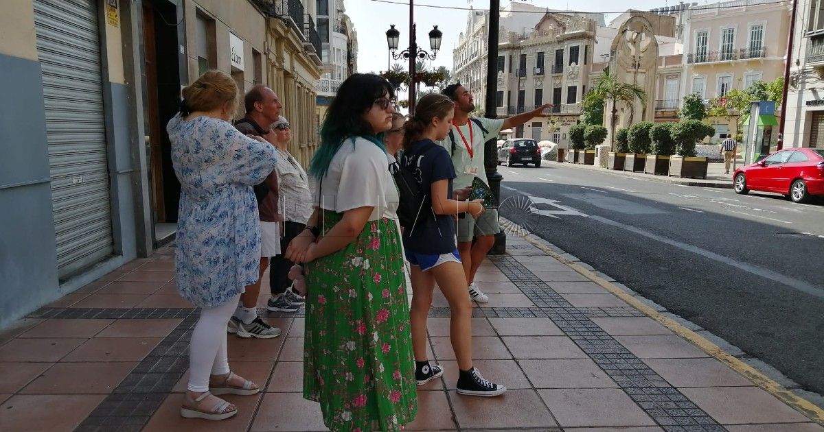 Turistas en Melilla Melilla empieza a tener bastantes turistas en octubre con sus billetes bonificados