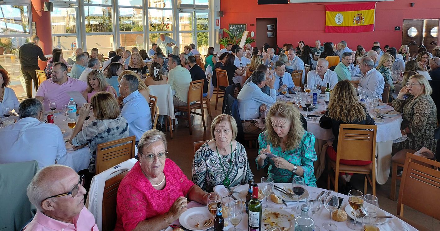 Los veteranos de la Guardia Civil celebran el Pilar con una comida en el Club Marítimo