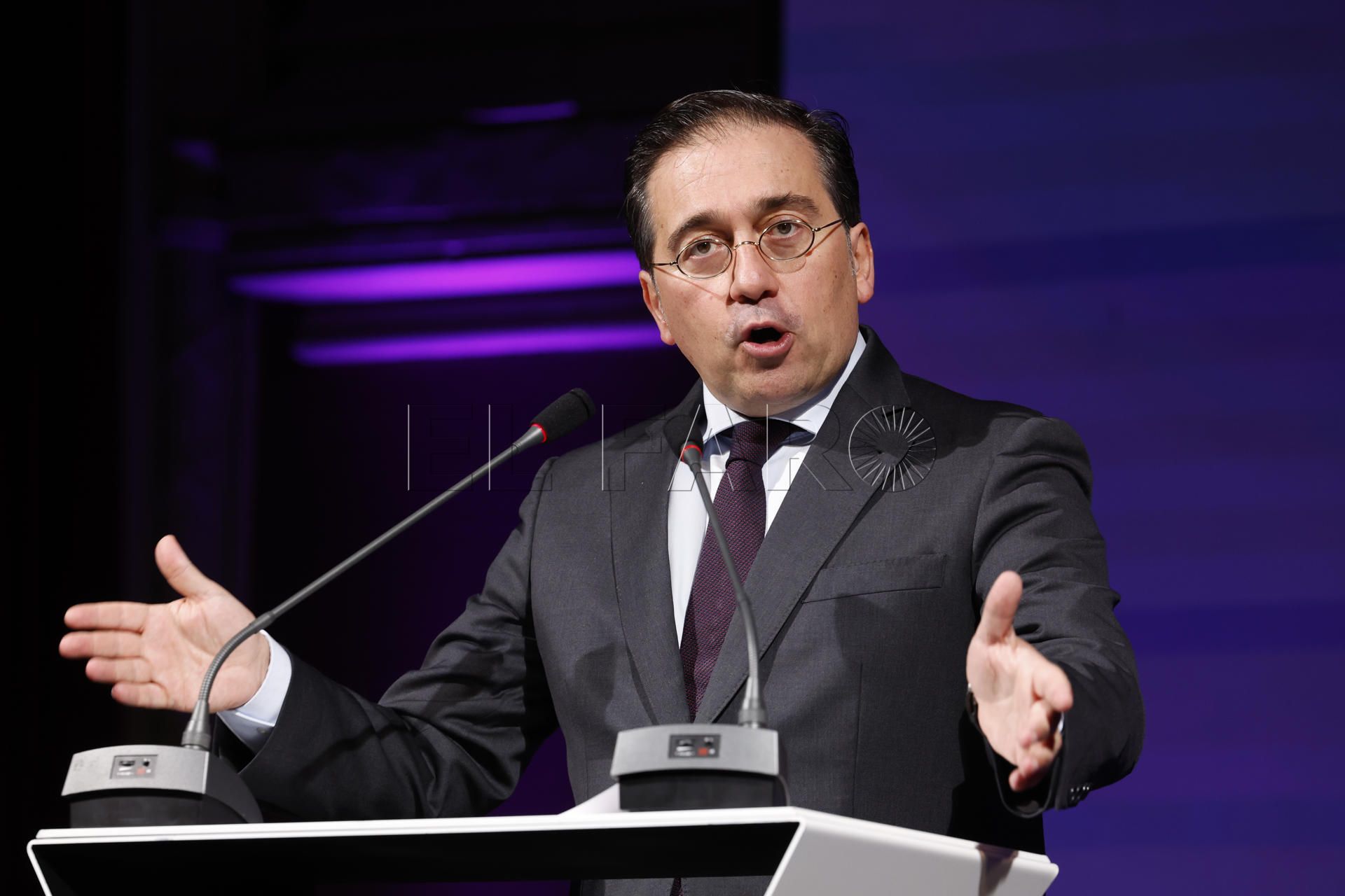 MADRID, 22/10/2024.- El ministro de Asuntos Exteriores, Unión Europea y Cooperación, José Manuel Albares interviene en la segunda jornada de la tercera edición del Foro Metafuturo, organizado por Atresmedia, este martes en Madrid. EFE/ Javier Lizon