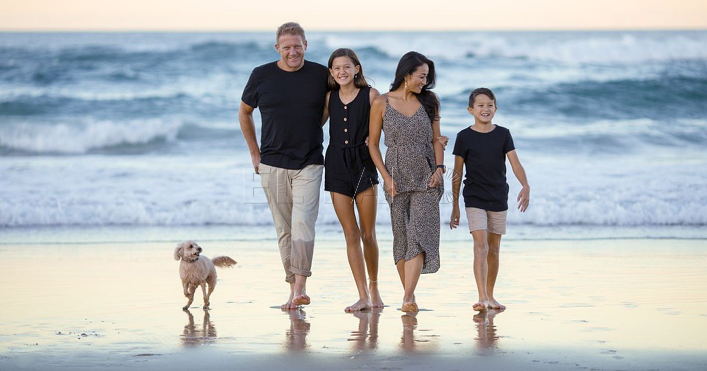 Que la familia, de su protección, que nos define como humanos, aún con sus propias tormentas, y es irremplazable pieza en el engranaje social siga siendo ese gran reducto donde encontrar siempre autenticidad