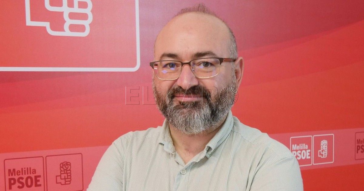 El PSOE acusa a Marín de "ir de vacaciones a costa de los melillenses"