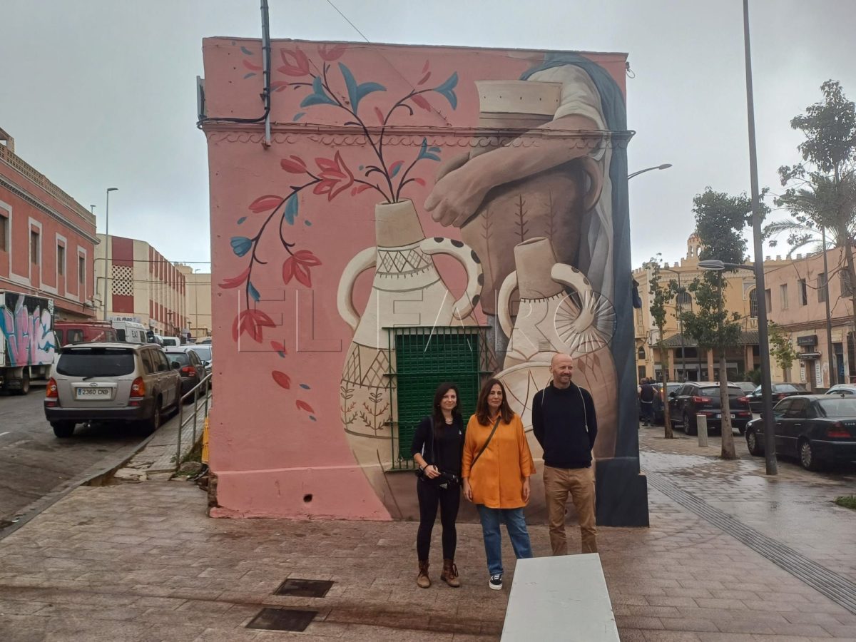 2e3170fb df5d 4553 a92d a19e7352a3b5 e1731787563988 Un mural de la mujer como guardiana de las tradiciones, nueva obra de Oxígeno Laboratorio en el Rastro