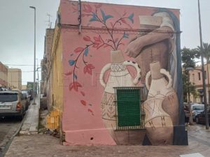 4e9169d7 17e1 433c a8dd 3cddbb59c6e9 Un mural de la mujer como guardiana de las tradiciones, nueva obra de Oxígeno Laboratorio en el Rastro