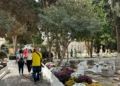 WhatsApp Image 2024 11 01 at 14.04.43 Los melillenses cumplen con la tradición de visitar el cementerio en el Día de Todos los Santos