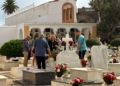 WhatsApp Image 2024 11 01 at 14.04.47 1 Los melillenses cumplen con la tradición de visitar el cementerio en el Día de Todos los Santos