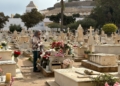 WhatsApp Image 2024 11 01 at 14.04.53 Los melillenses cumplen con la tradición de visitar el cementerio en el Día de Todos los Santos