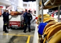 WhatsApp Image 2024 11 03 at 23.01.59 1 Imbroda muestra su apoyo a los 14 bomberos antes de su partida a Valencia