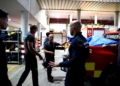 WhatsApp Image 2024 11 03 at 23.02.00 Imbroda muestra su apoyo a los 14 bomberos antes de su partida a Valencia