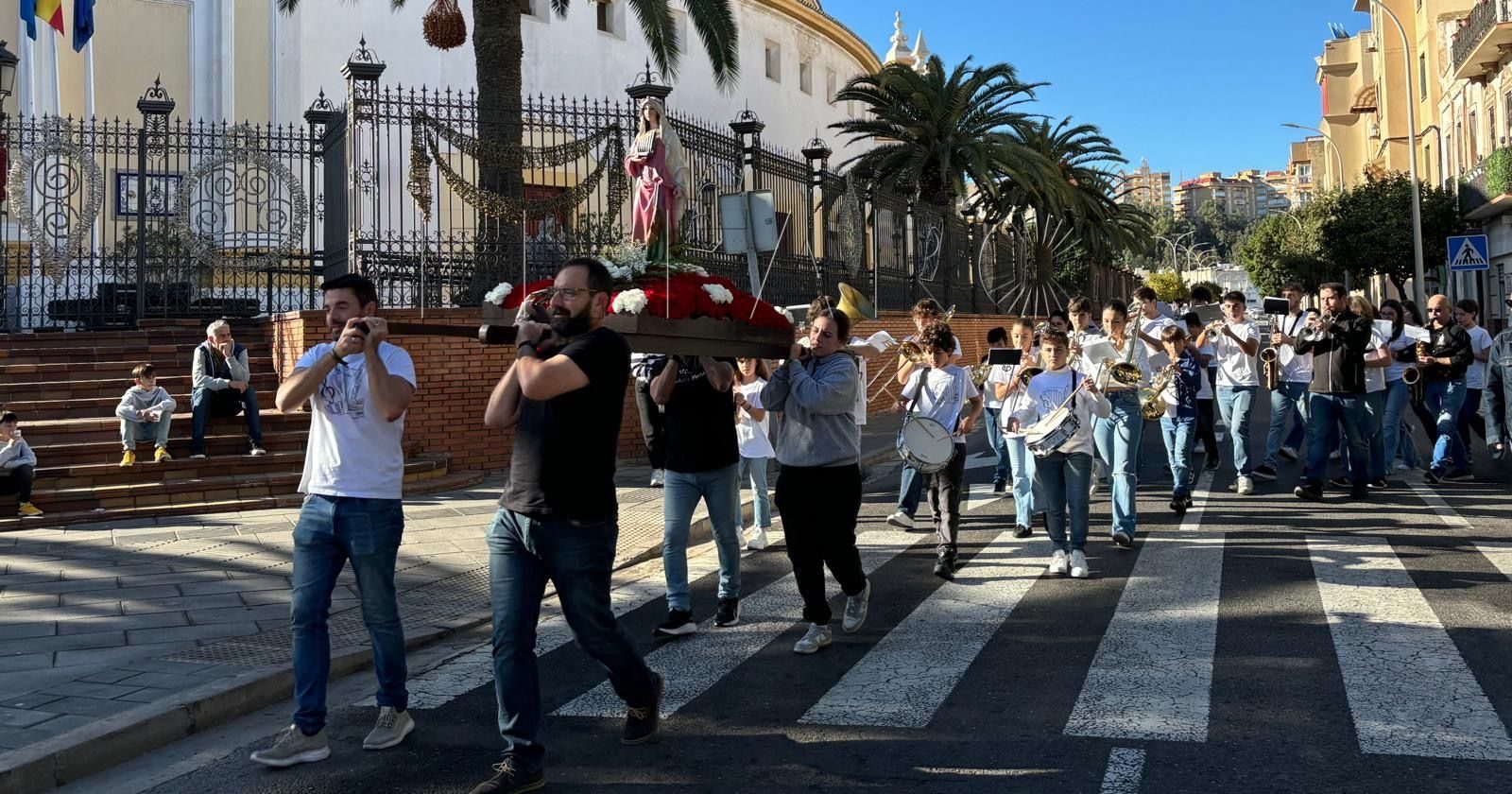 WhatsApp Image 2024 11 23 at 12.05.54 e1732363530769 La Banda y Orquesta Juvenil procesiona a Santa Cecilia a ritmo de pasodobles y tradición