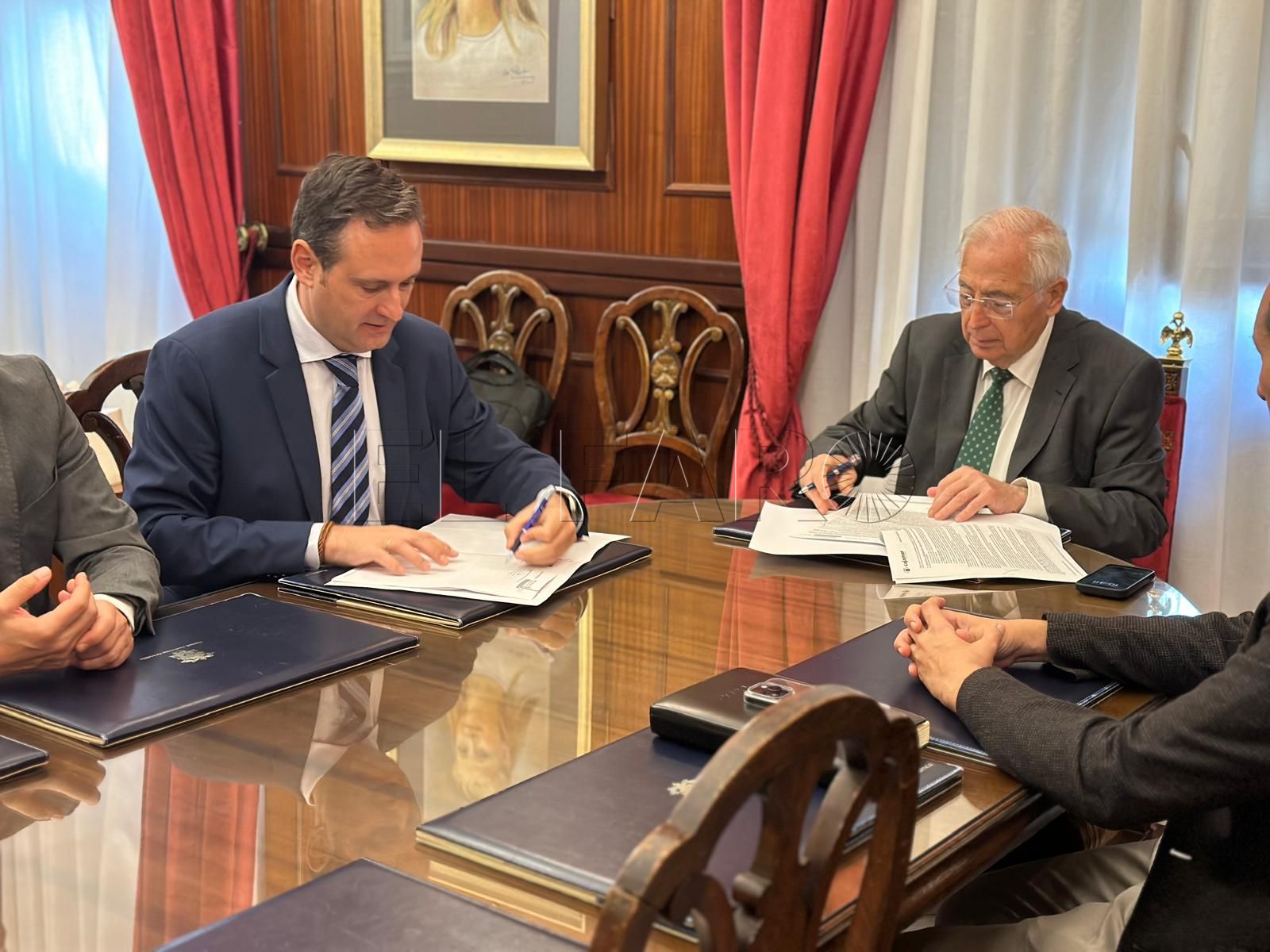 WhatsApp Image 2024 11 25 at 11.05.00 Cajamar reafirma su compromiso con Melilla con una nueva póliza de 19 millones de euros